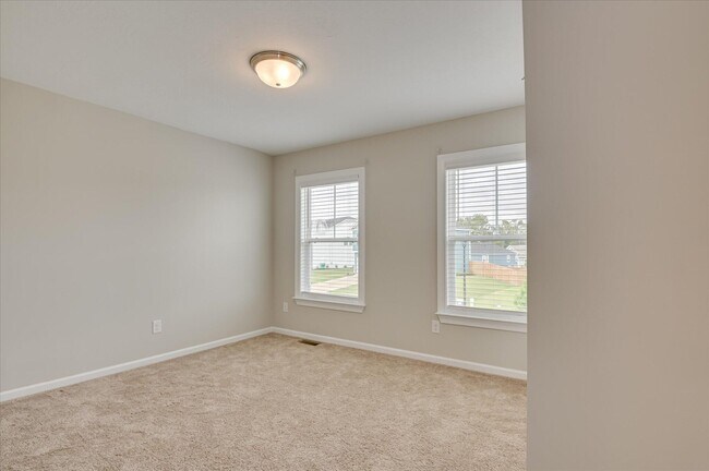 Building Photo - 3207 Wayne Dr