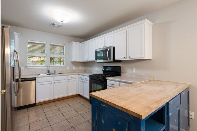 Building Photo - A cute cottage home in Settler's Overlook