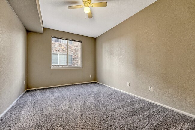 Building Photo - $1,940.95, 2 bed, 2 bath Condo located in Aurora with Central AC and In Unit Laundry