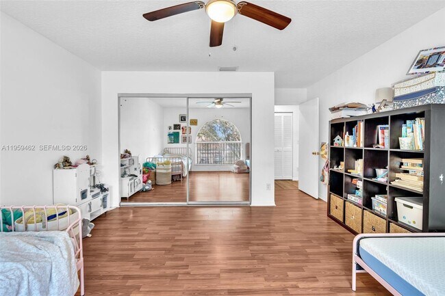 Building Photo - 2927 Bogota Ave