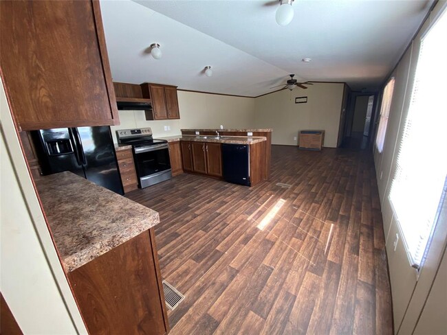 Building Photo - 101 Maple Ln