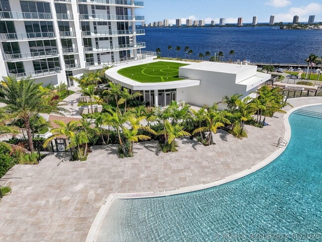 Building Photo - 220 Lake Shore Dr