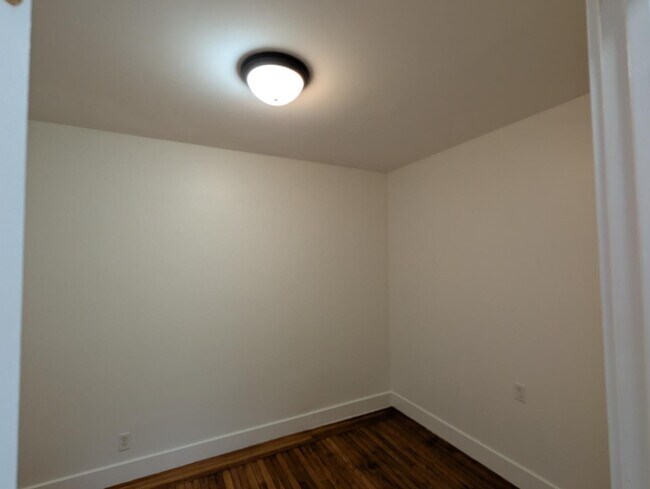 Building Photo - 533 Oak Ave