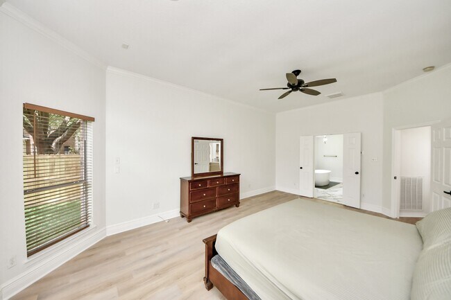 Building Photo - 527 Little River Ct