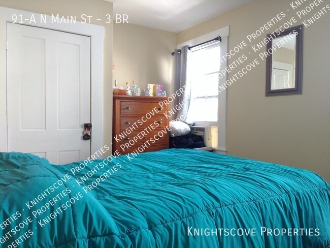 Building Photo - Beautiful, large historic home with origin...
