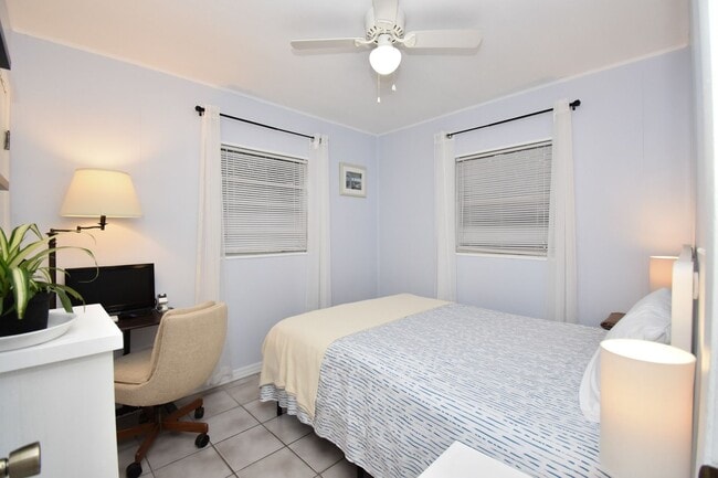 Building Photo - Very nice 2 bedroom 1 bath duplex!