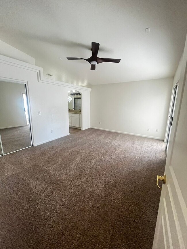 Building Photo - 210 White Oak Dr