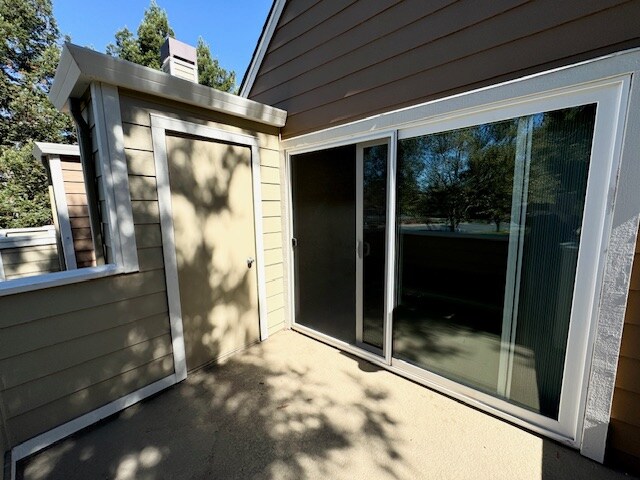 Building Photo - 120 Reflections Dr