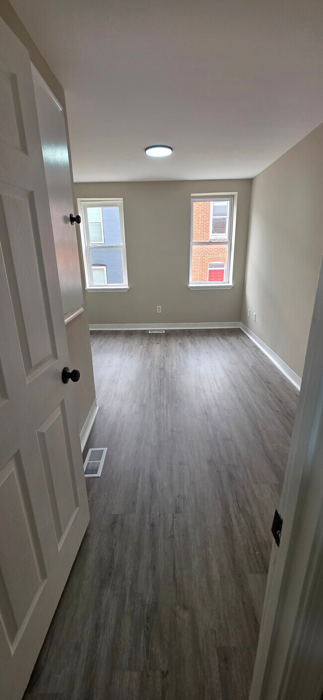 Building Photo - 121 N Bradford St
