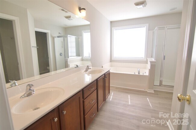 Building Photo - 14813 Provence Ln