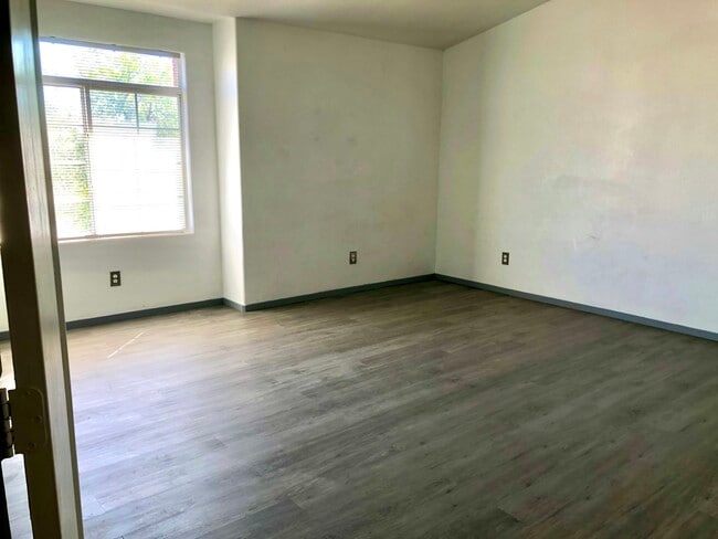 Building Photo - 1012 Dusty Creek St