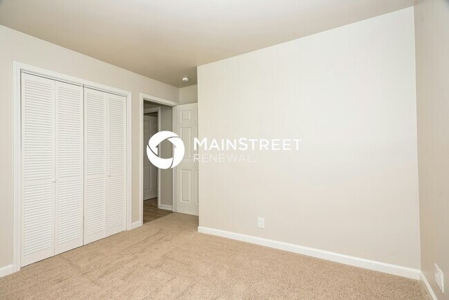 Building Photo - 4 Bedroom Pet-Friendly Home in OLD HICKORY, TN with Main Street Renewal