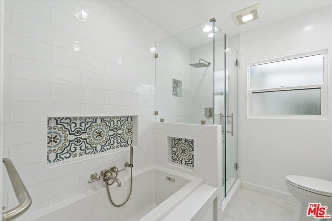 Building Photo - 8348 Reading Ave