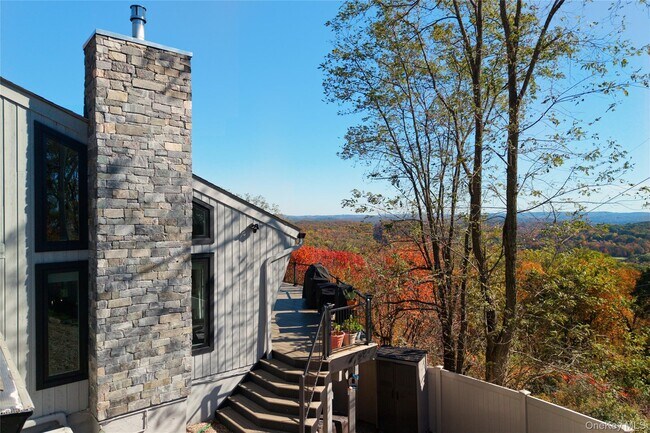 Building Photo - 26 Summit Cir Dr