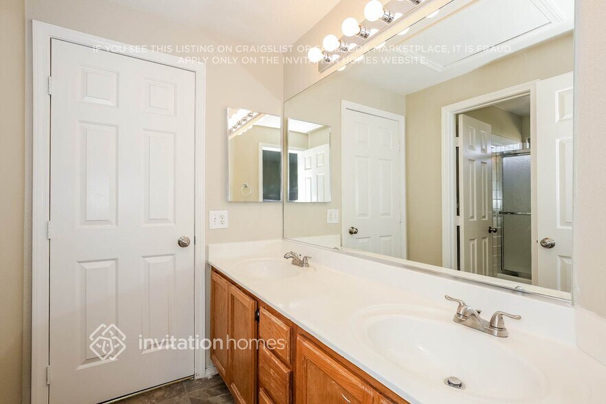 Building Photo - 1013 Companion Way