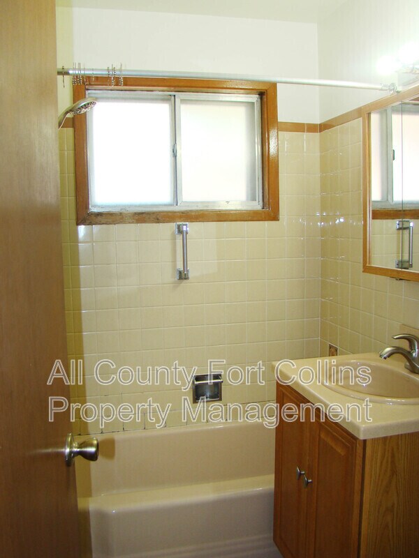 Building Photo - 1208 Baker St