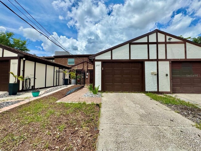Primary Photo - 2537 W Maryland Ave