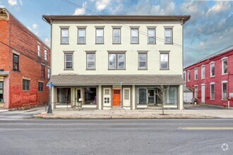 Building Photo - Store front in Newport Borough!!