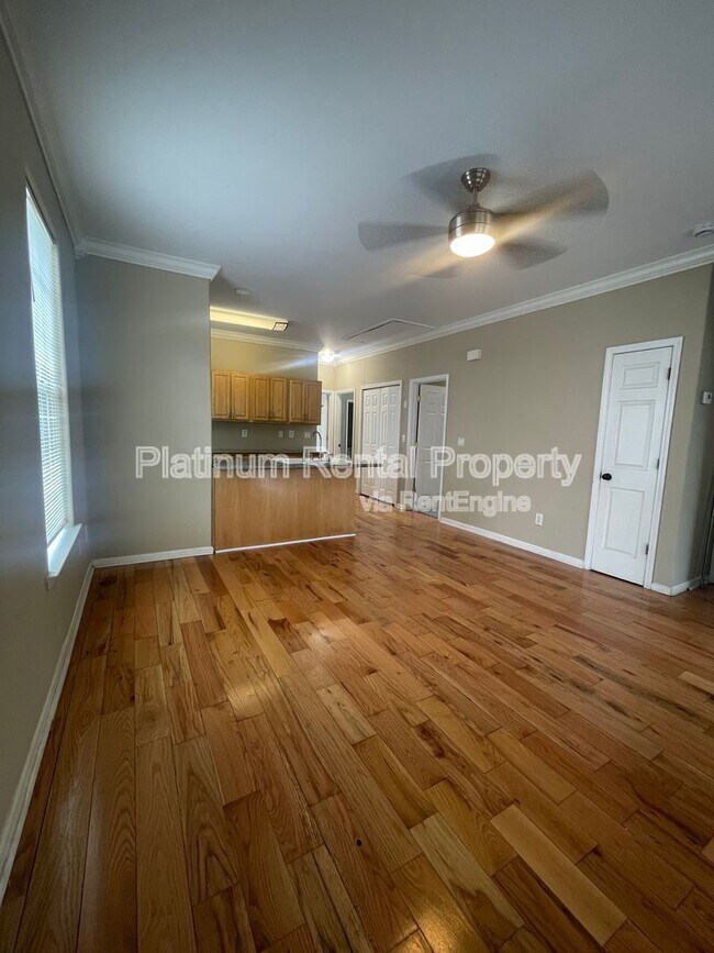 Building Photo - 22 Weyman Ave SW
