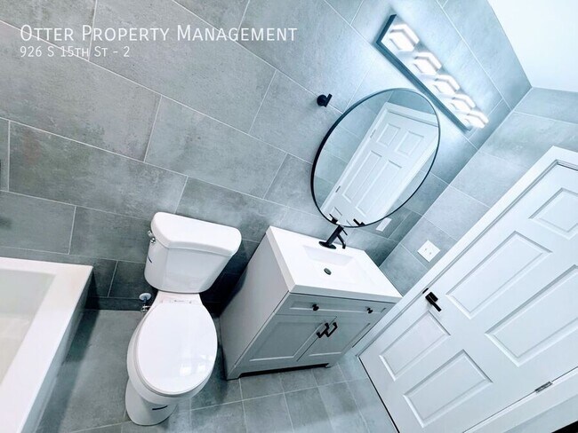 Building Photo - 926 S 15th St