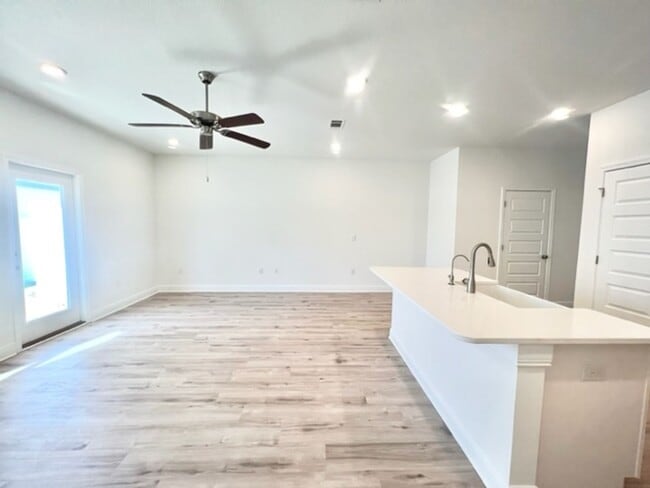 Building Photo - 22 Redbird Lp