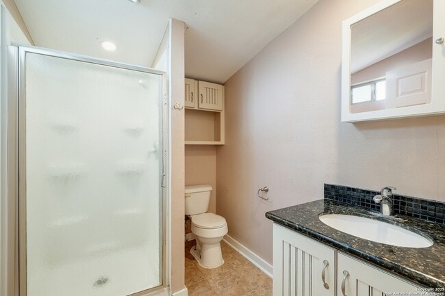 Building Photo - 638 Cedar St