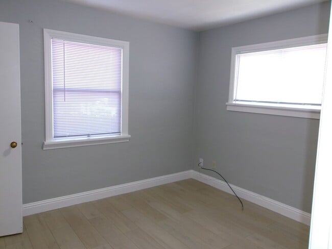 Building Photo - Newly Remodeled 2 Bedroom 1 Bath Home in S...