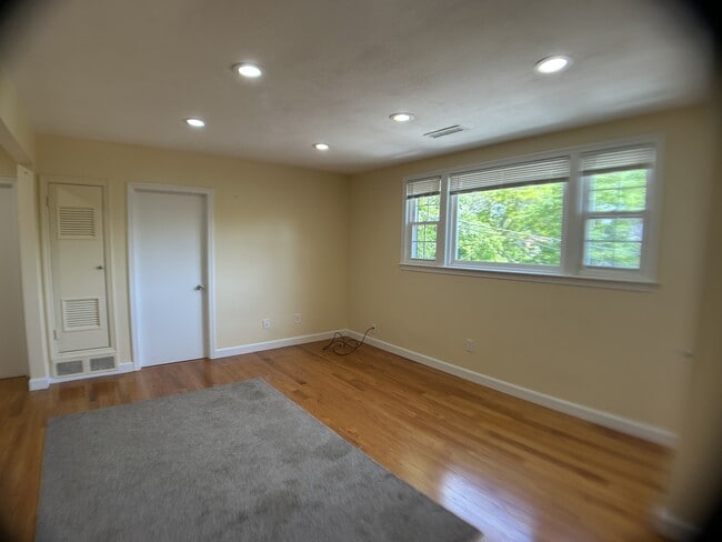 Building Photo - 41 Davis Ave