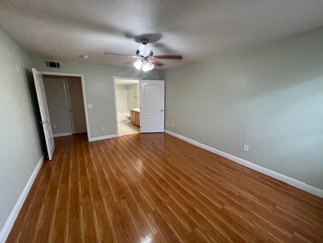 Building Photo - 5055 W Hacienda Ave