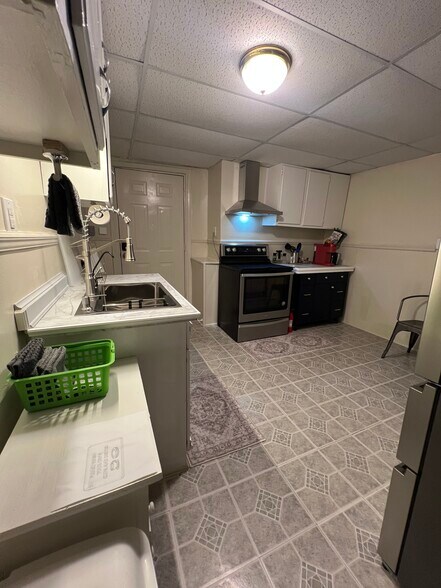 Building Photo - 2329 10th Ct S