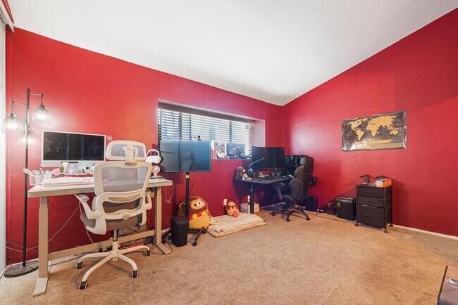 Building Photo - Charming 3-Bedroom Home in Gated South Par...