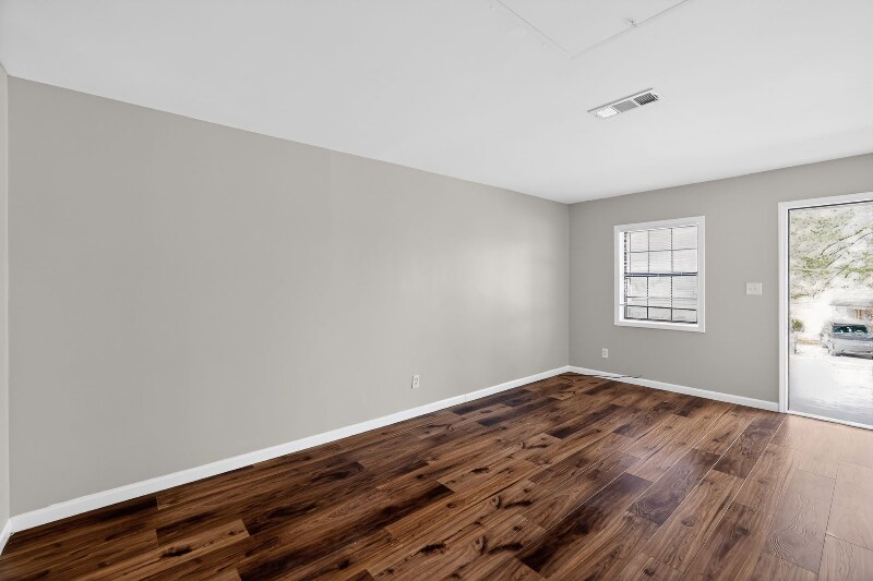 Building Photo - 3681 Lynn Dr