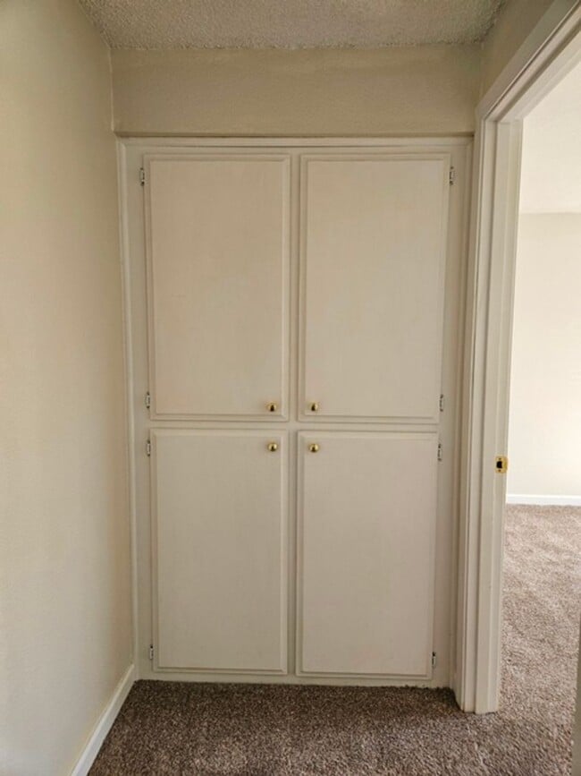 Building Photo - 3Bd/2Ba Single Story Home-Available to View!