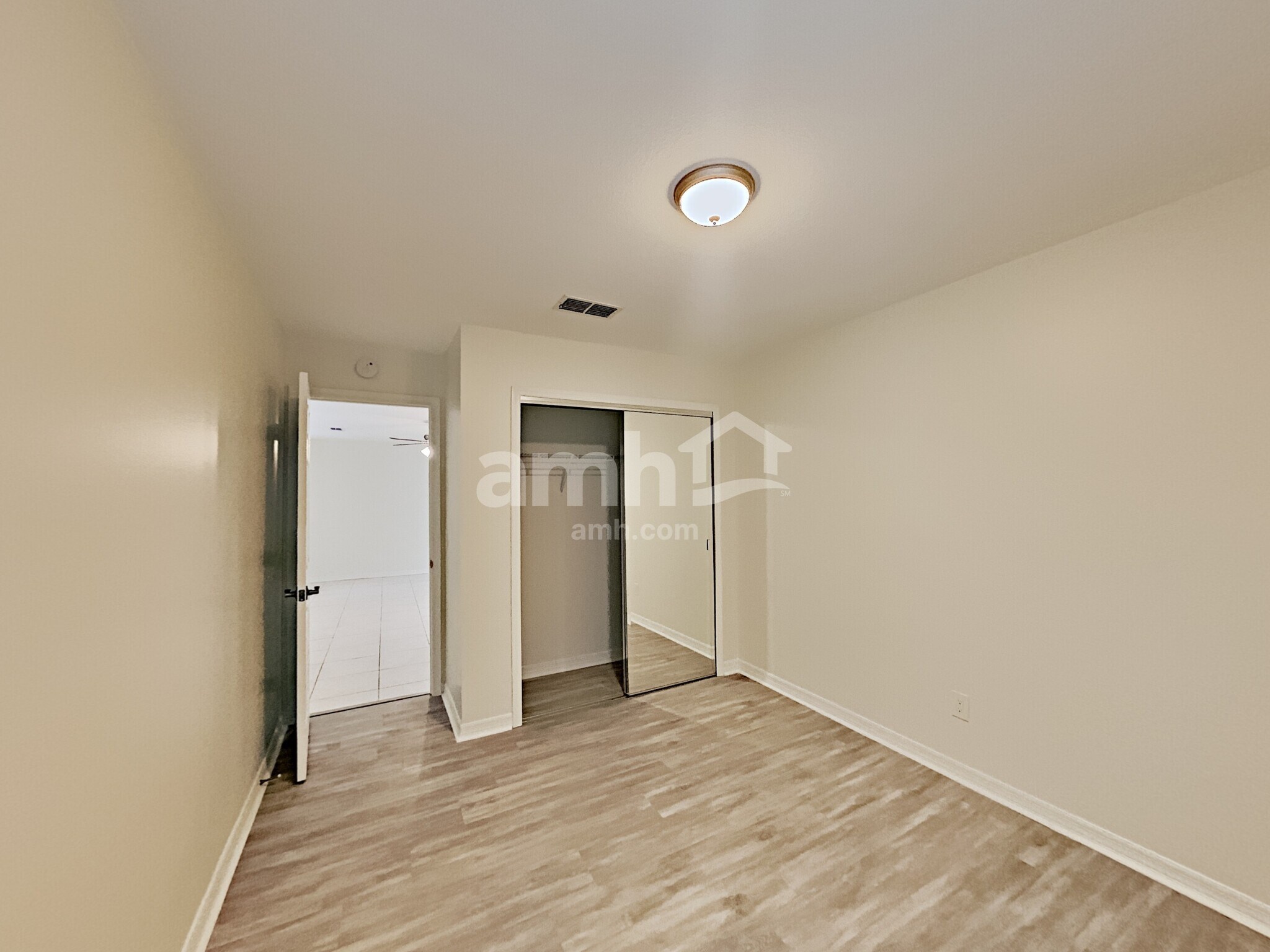 Building Photo - 1694 Ashwood Cir
