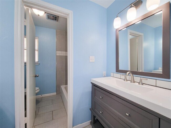 Building Photo - 8310 Gulf Tree Ln
