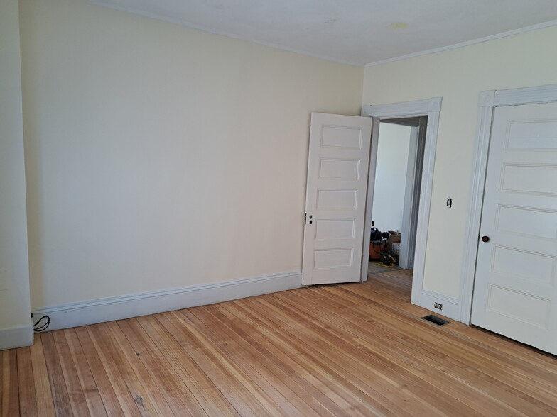 Building Photo - 14 Bellevue Ave