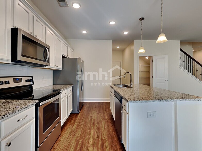Building Photo - 447 Brookgreen Dr