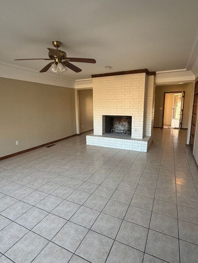 Building Photo - 7301 Edenborough Dr