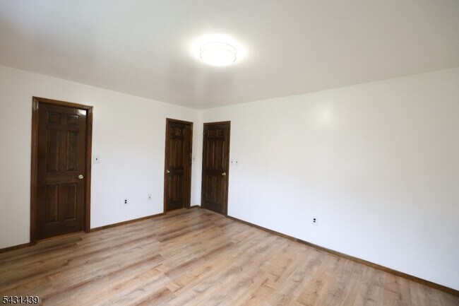 Building Photo - 3 Jefferson Dr