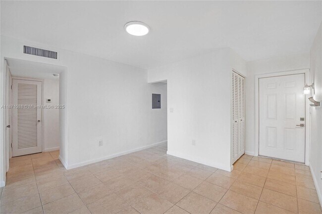 Building Photo - 7660 SW 82nd St