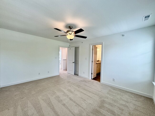 Building Photo - Practically New & Available May 1st! Luxur...