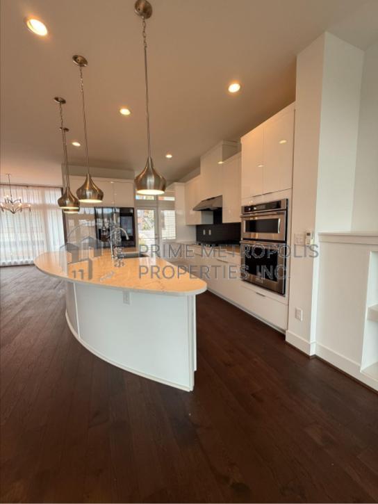 Building Photo - 2142 10th Ave W