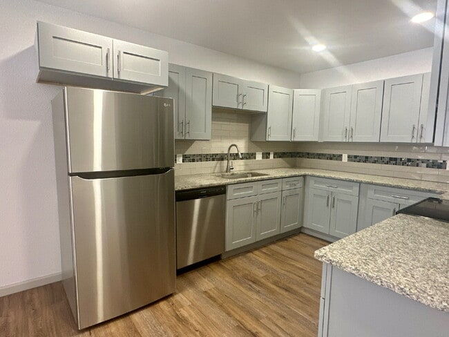 Building Photo - Move-In Special!!