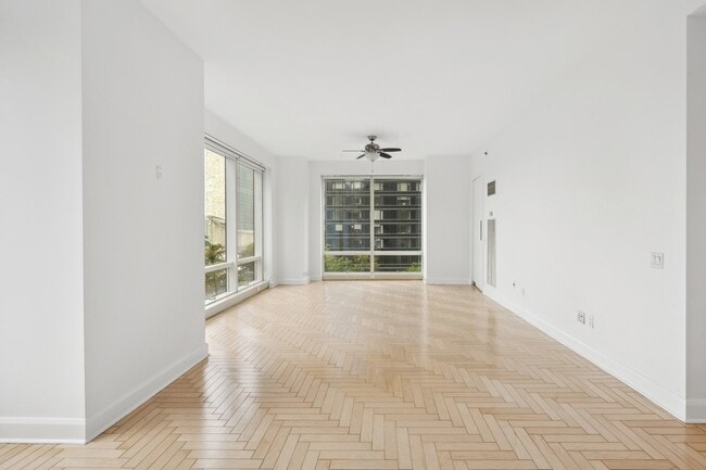 Living Room - 845 United Nations Plz