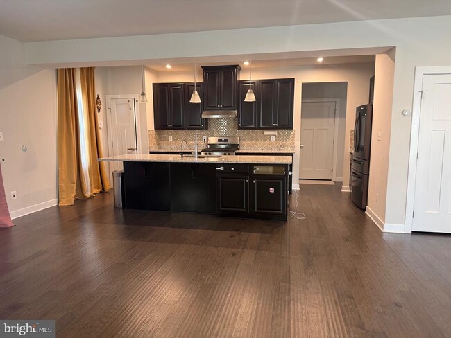 Building Photo - 440 Tree Of Heaven Way