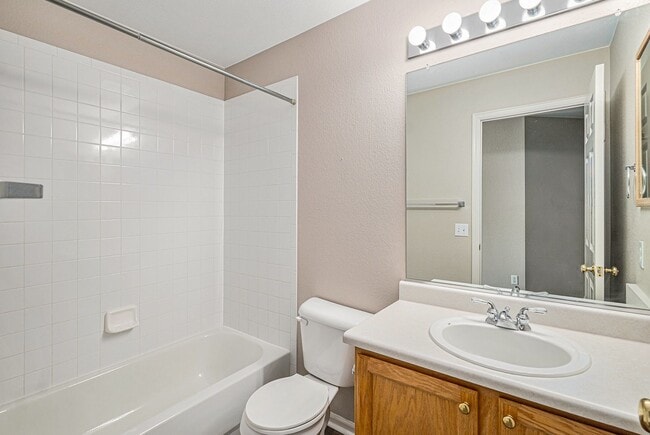 Building Photo - Charming 2-Bedroom Home in Highlands Ranch...