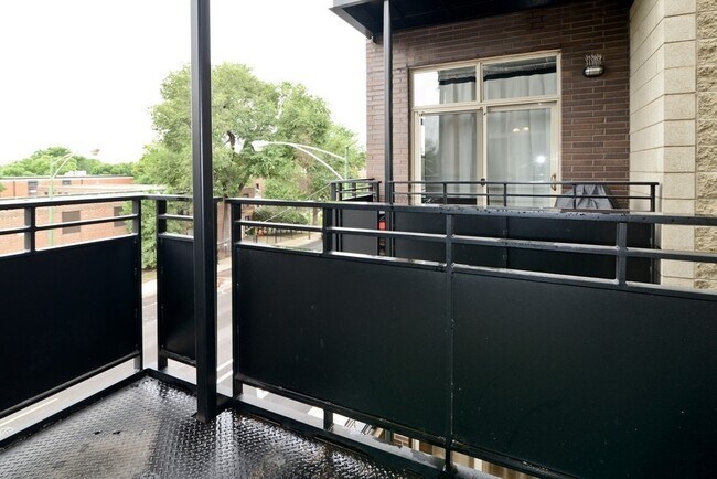 Building Photo - 2933 N Clybourn Ave
