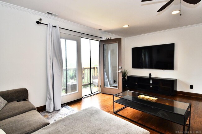 Building Photo - 178 Flax Hill Rd