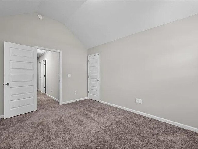 Building Photo - 214 Linsmore Ave