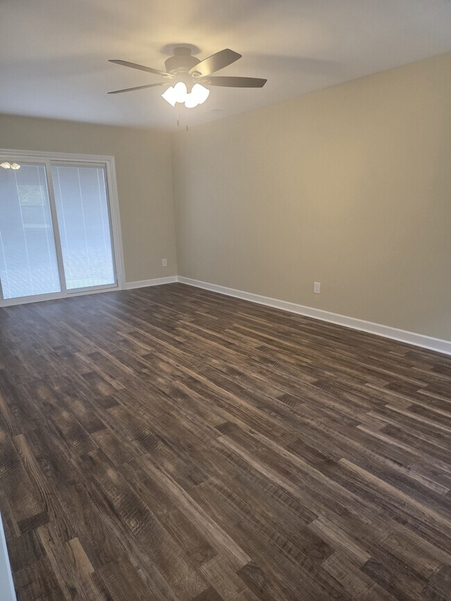 Building Photo - 210 W Washington Exd